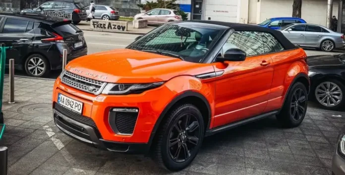 У Києві помітили рідкісний кабріолет Range Rover Evoque Convertible