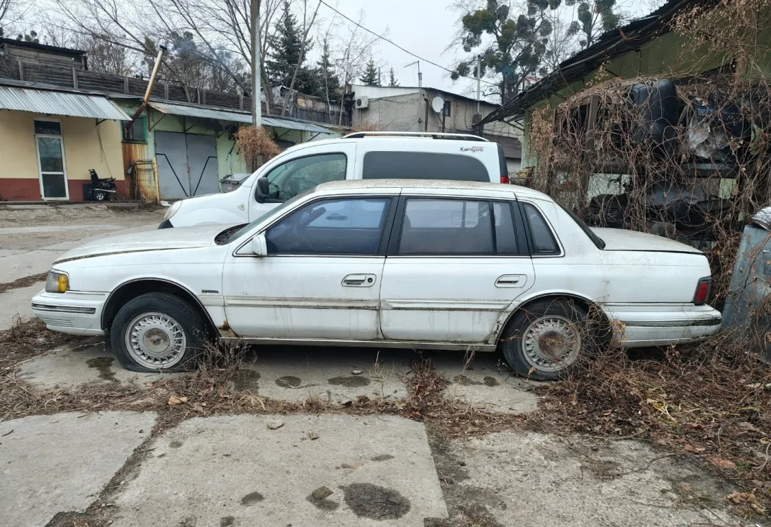 В Україні відновили занедбаний Lincoln Continental 1989 року