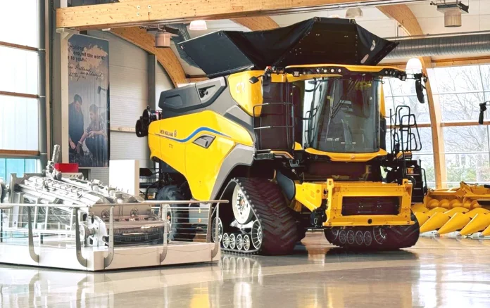 Футуристичний комбайн New Holland CR11 з'явиться в Україні