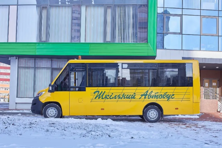 В Україні почали збирати шкільні автобуси "Історик"на базі Peugeot Boxer і Opel Movano 