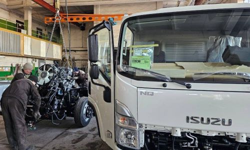 Посол Японії відвідав завод Isuzu в Україні