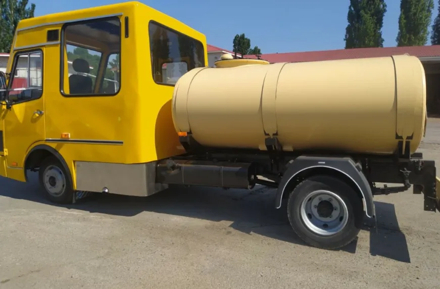 У Запоріжжі продають унікальний автобус-водовоз  