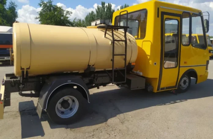 У Запоріжжі продають унікальний автобус-водовоз