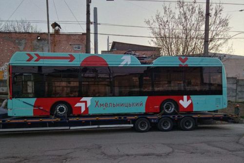 Хмельницький отримав перший тролейбус від чернігівського заводу