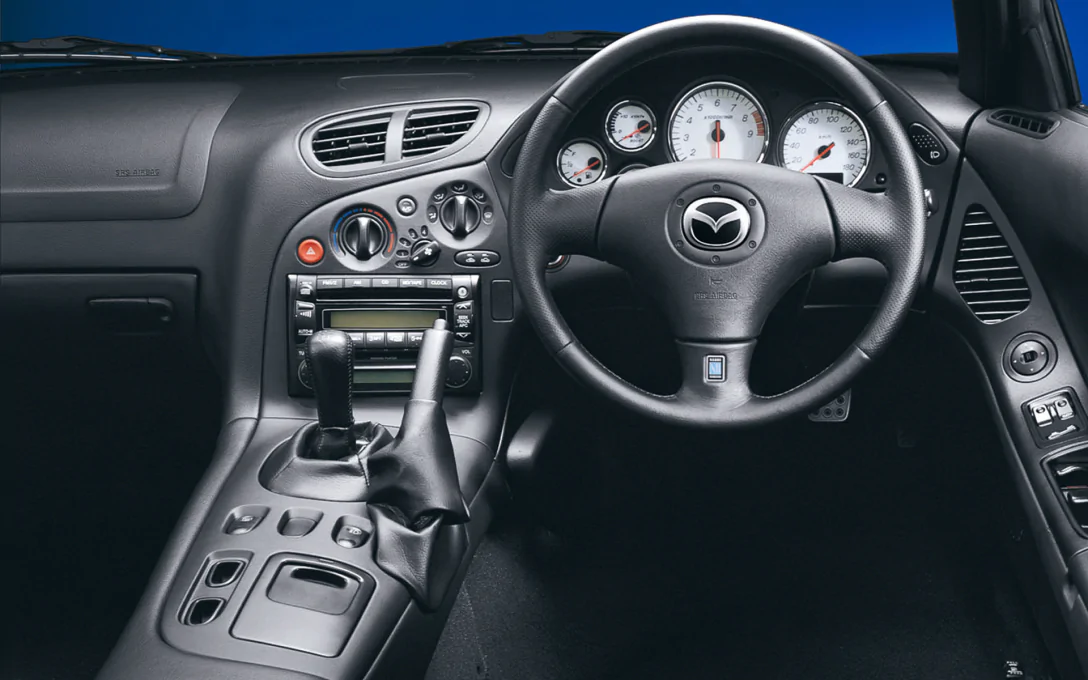 У Києві помітили рідкісне купе Mazda RX-7