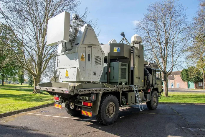 Система RapidDestroyer також може бути інтегрована в більш широку мережу протиповітряної оборони з компонентами, налаштованими для боротьби з іншими загрозами, такими як літаки та ракети. (Джерело фото: МО Великобританії)