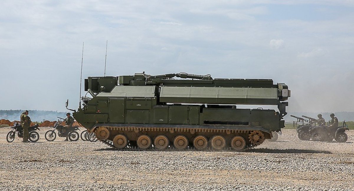 Решітки та гума: як окупанти рятують дорогі РЛС від українських безпілотників