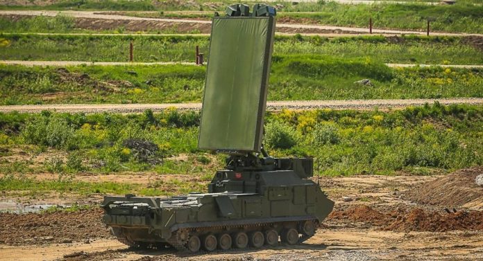 Решітки та гума: як окупанти рятують дорогі РЛС від українських безпілотників