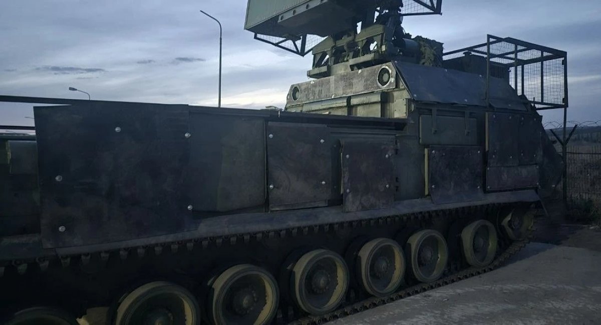 Решітки та гума: як окупанти рятують дорогі РЛС від українських безпілотників