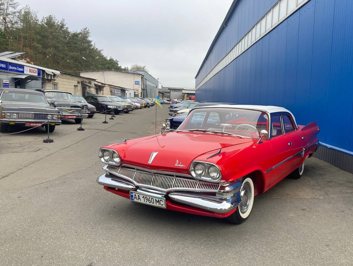 Автомобілі Old Car Land