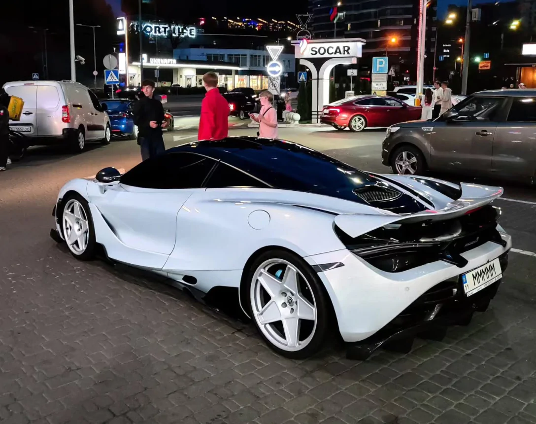 У Києві помічено тюнінгований 1100-сильний McLaren 720S 