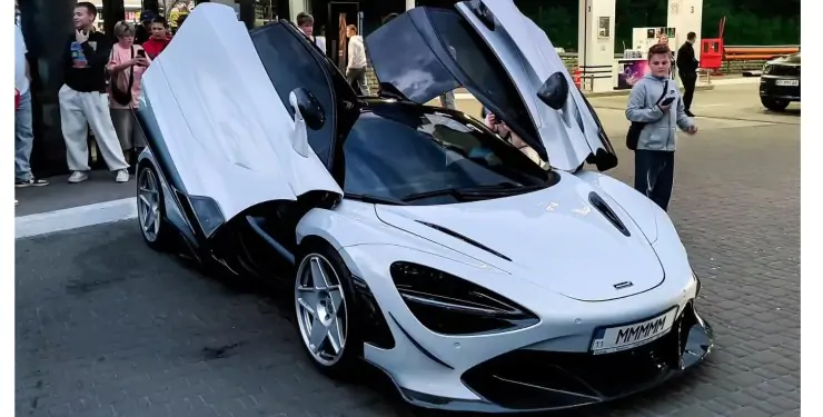У Києві помічено тюнінгований 1100-сильний McLaren 720S 