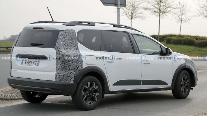 Оновлений Dacia Jogger помічений під час чергового тестового заїзду