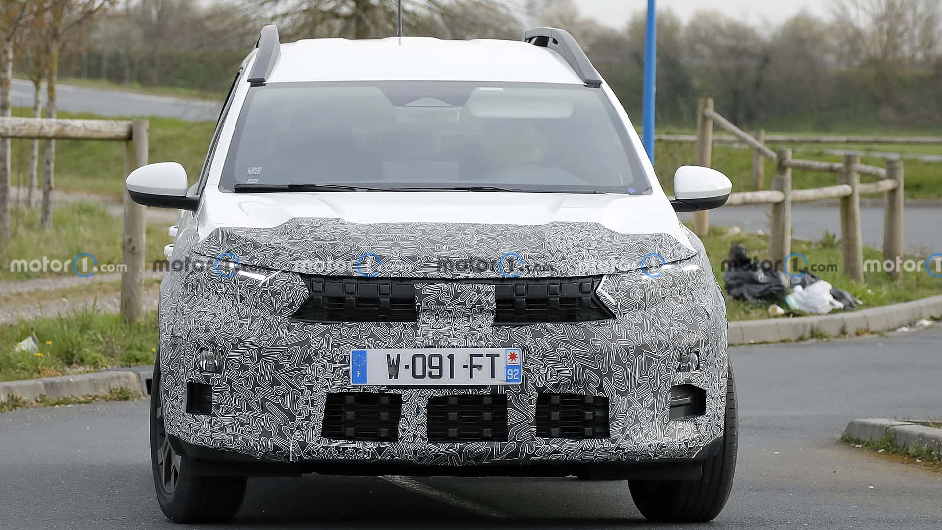 Оновлений Dacia Jogger помічений під час чергового тестового заїзду