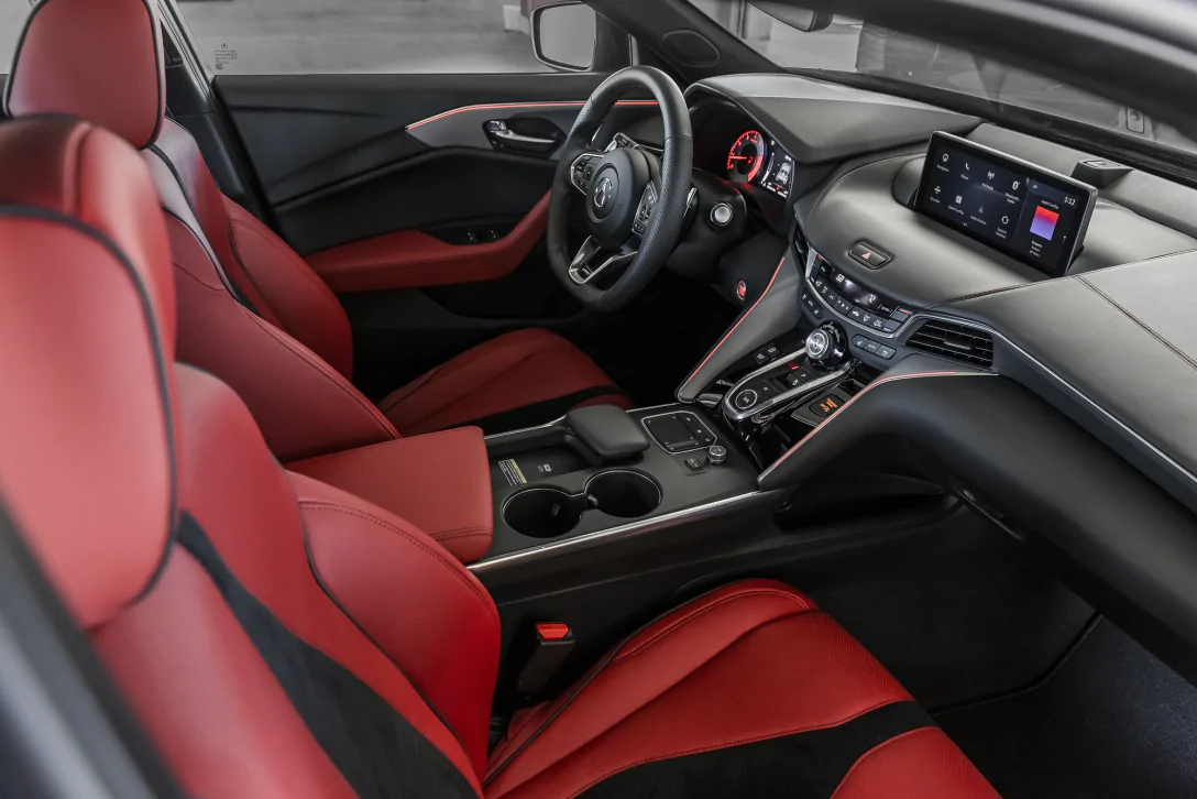 У Києві зафіксували на фото рідкісну Acura TLX Type S