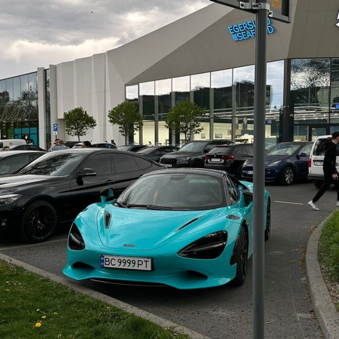 На Львівщині області розбили єдиний в Україні новий McLaren 750S Spider