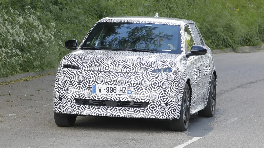 Nissan тестує нову Micra