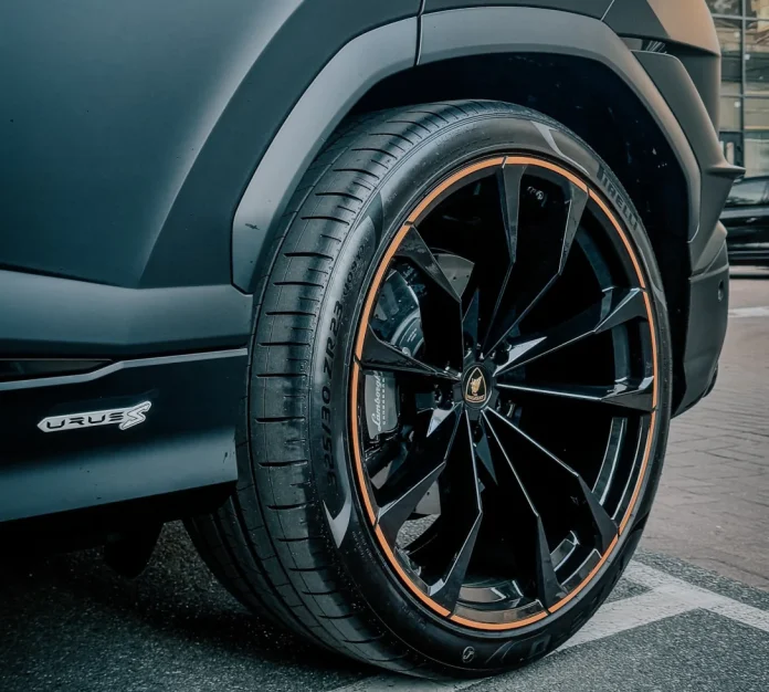 У Києві помічено оновлений Lamborghini Urus S з «диявольським» двигуном на 666 кінських сил
