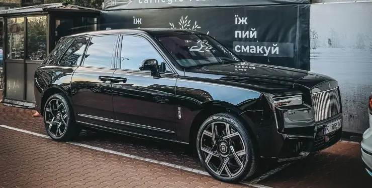 Rolls-Royce Cullinan Black Badge за $700 000 помічено в Києві