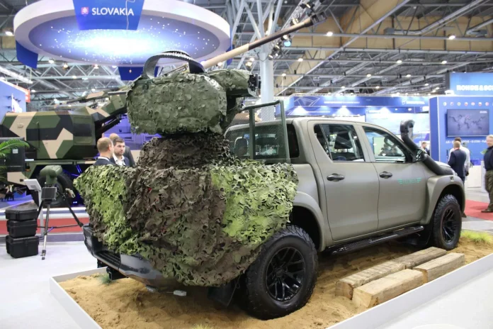 Розробка Toyota Chamois з бойовою станцією ZS-M є значним прогресом у можливостях легких тактичних машин. Завдяки інтеграції потужної дистанційно керованої системи зброї на високомобільну платформу, вона пропонує універсальне рішення для різних оперативних сценаріїв (Джерело зображення: Army Recognition Group)