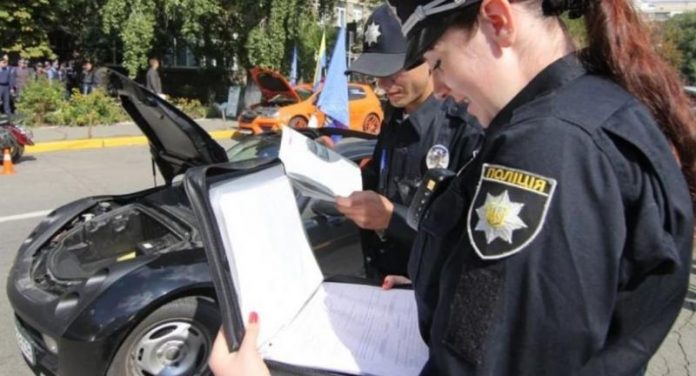 Безпідставна зупинка авто: що робити водієві