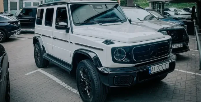 У Києві помічено електричний Mercedes G580 вартістю понад 8 млн грн