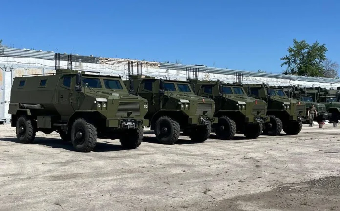 Російські військові отримали панцерники нового типу «Ладога»