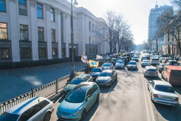Зупинка «на хвилину» у 2025 році під забороною: нові правила на дорогах України