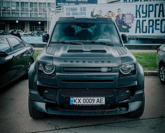 У Києві помічено рідкісний Land Rover Defender із тюнінгом від Kahn Design