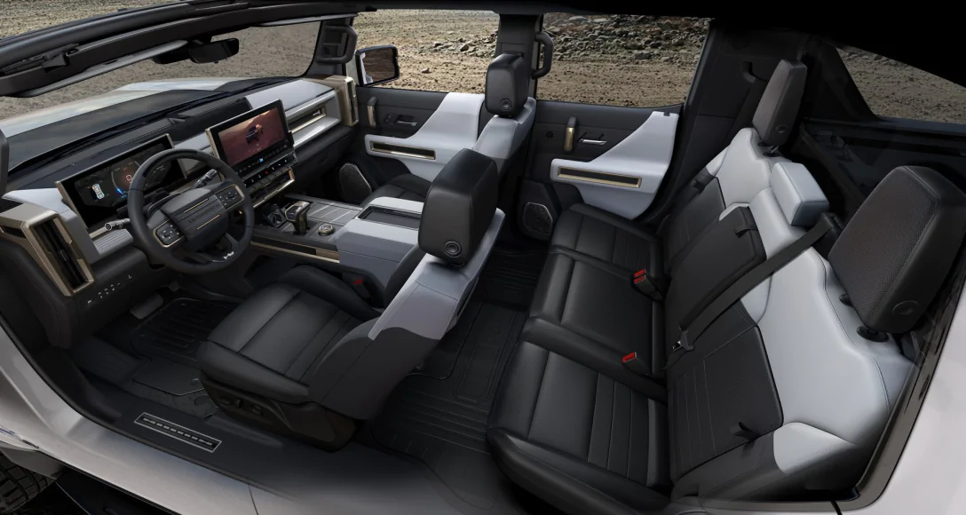 У Києві показали рідкісний електричний Hummer EV за $112 000
