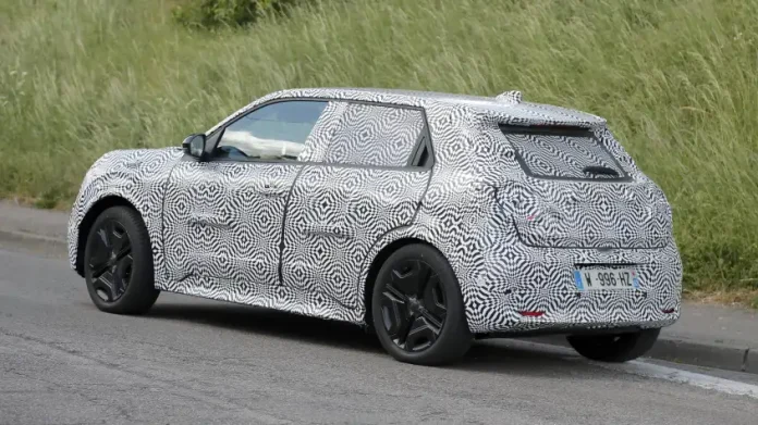 Nissan тестує нову Micra