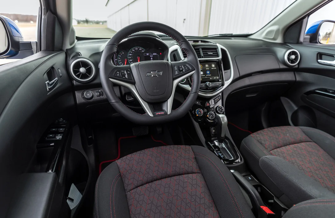 У Києві помітили рідкісний Chevrolet Sonic RS, який являє собою американську версію Aveo