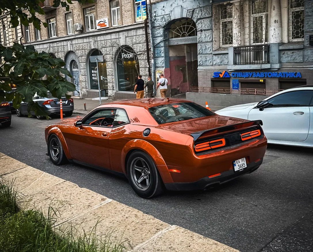 Рідкісний Dodge Challenger помічений у Києві 