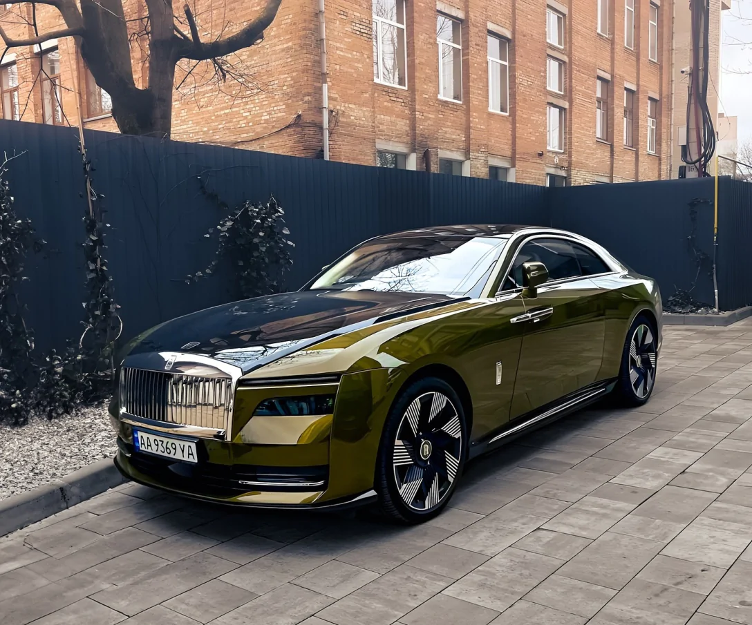 У Черкасах розбили електрокар Rolls-Royce за $500 000