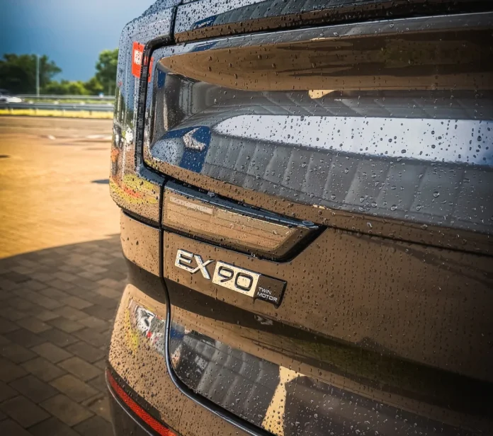 Volvo EX90 із запасом ходу 616 км з'явився в Україні