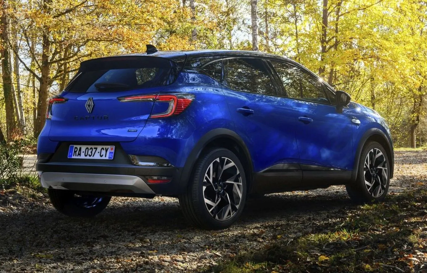 Розкрито подробиці гібридного Renault Captur (2025) 