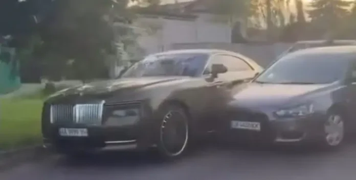 У Черкасах розбили електрокар Rolls-Royce за $500 000