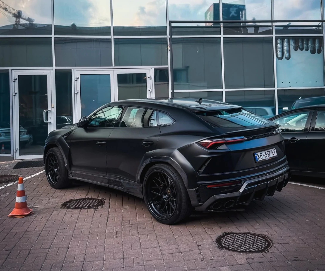 У Києві помітили рідкісний Lamborghini Urus у тюнінгу від американського ательє