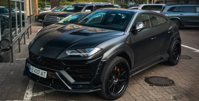 У Києві помітили рідкісний Lamborghini Urus у тюнінгу від американського ательє