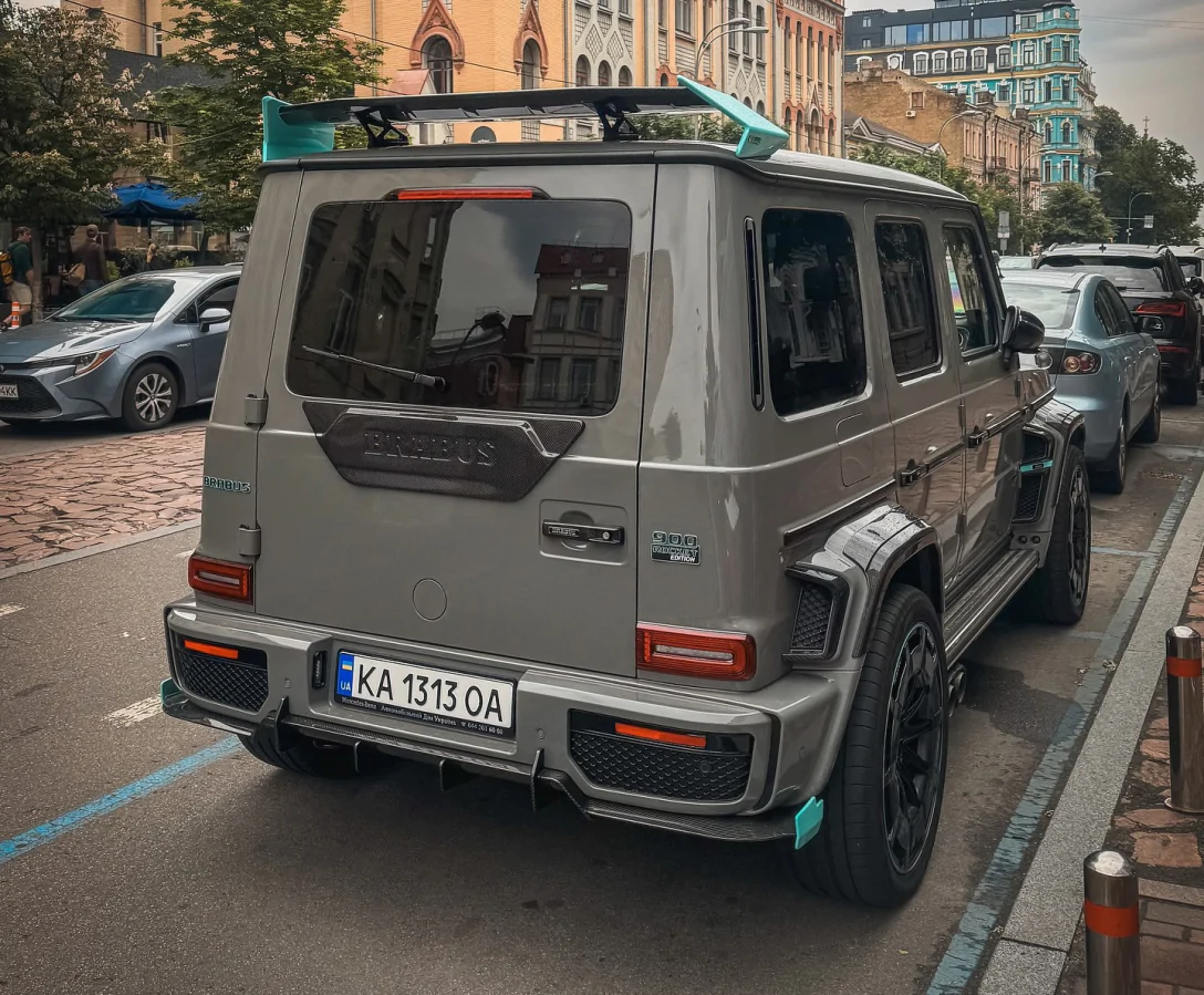 У Києві помітили рідкісний Brabus 900 Rocket на 900 к.с.