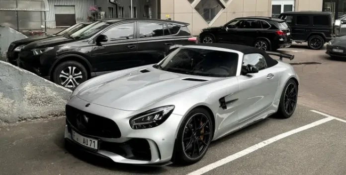 Рідкісний Mercedes-AMG GT-R Roadster помічений у Києві