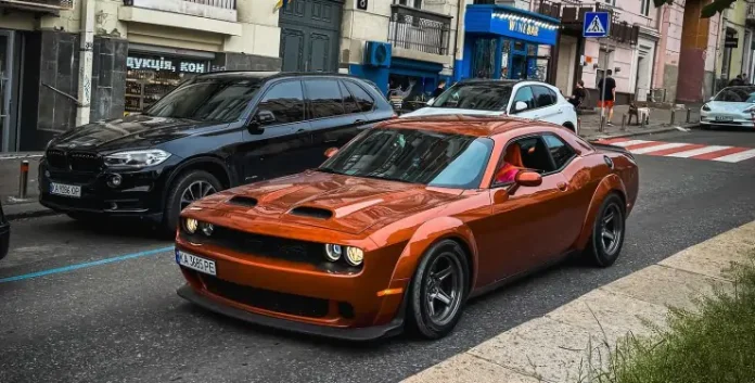 Рідкісний Dodge Challenger помічений у Києві