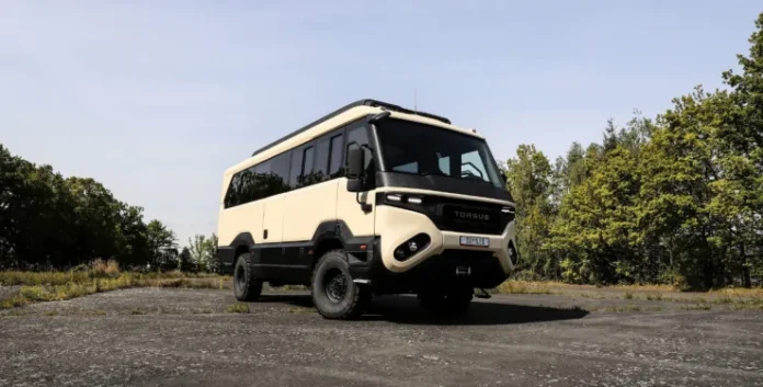 Українська компанія презентувала позашляховий автобудинок для любителів екстриму