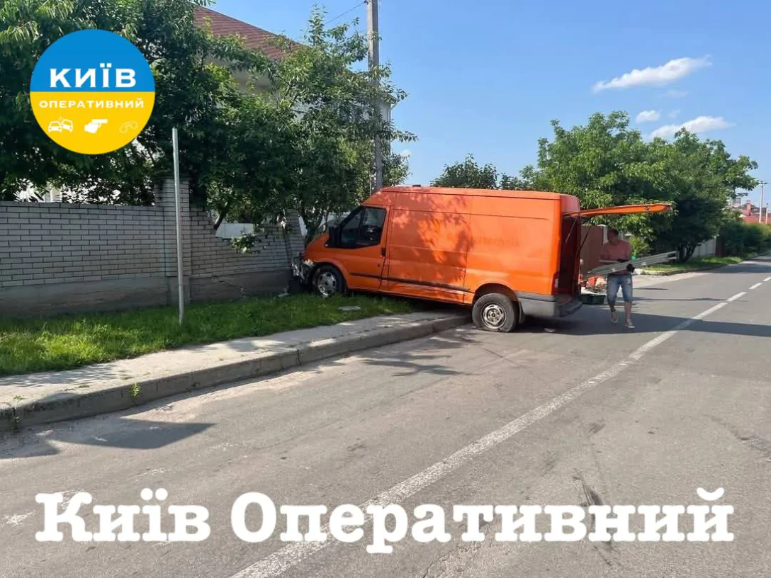В Україні електропікап Tesla Cybertruck вперше потрапив у ДТП