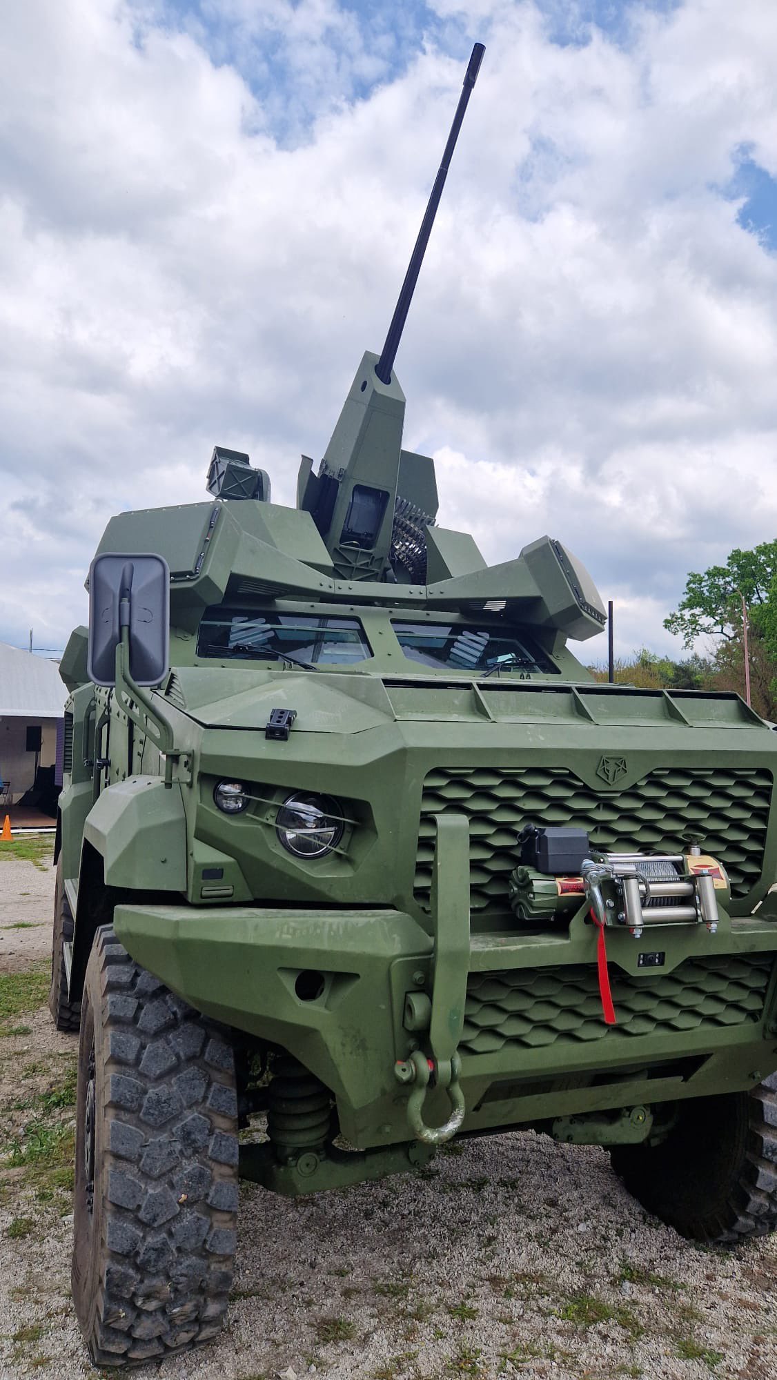 ЗСУ випробовують словацький панцерник з системою протидії БПЛА