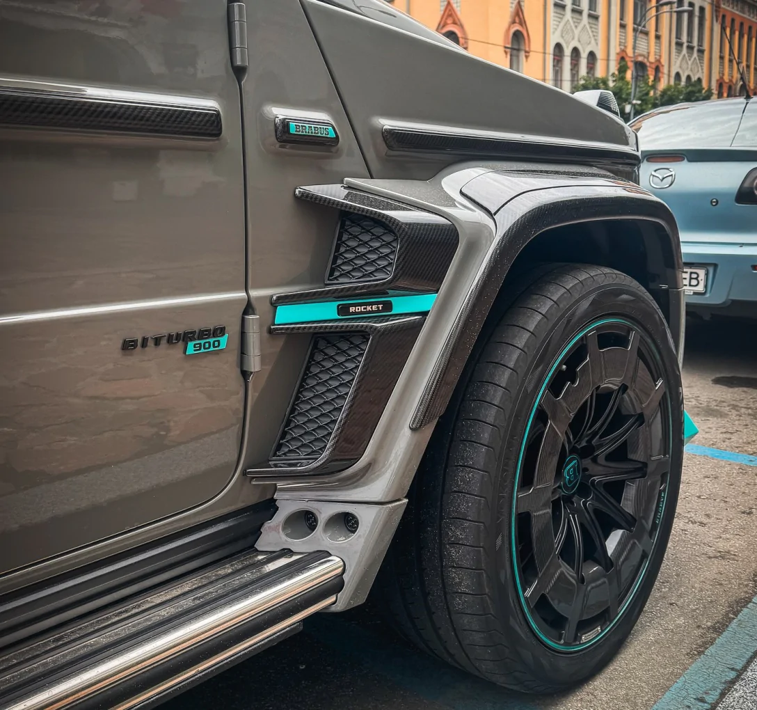 У Києві помітили рідкісний Brabus 900 Rocket на 900 к.с.