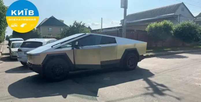 В Україні електропікап Tesla Cybertruck вперше потрапив у ДТП
