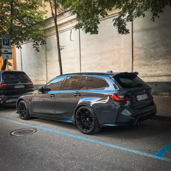 У Києві зняли на фото рідкісний BMW M3 Touring із тюнінгом