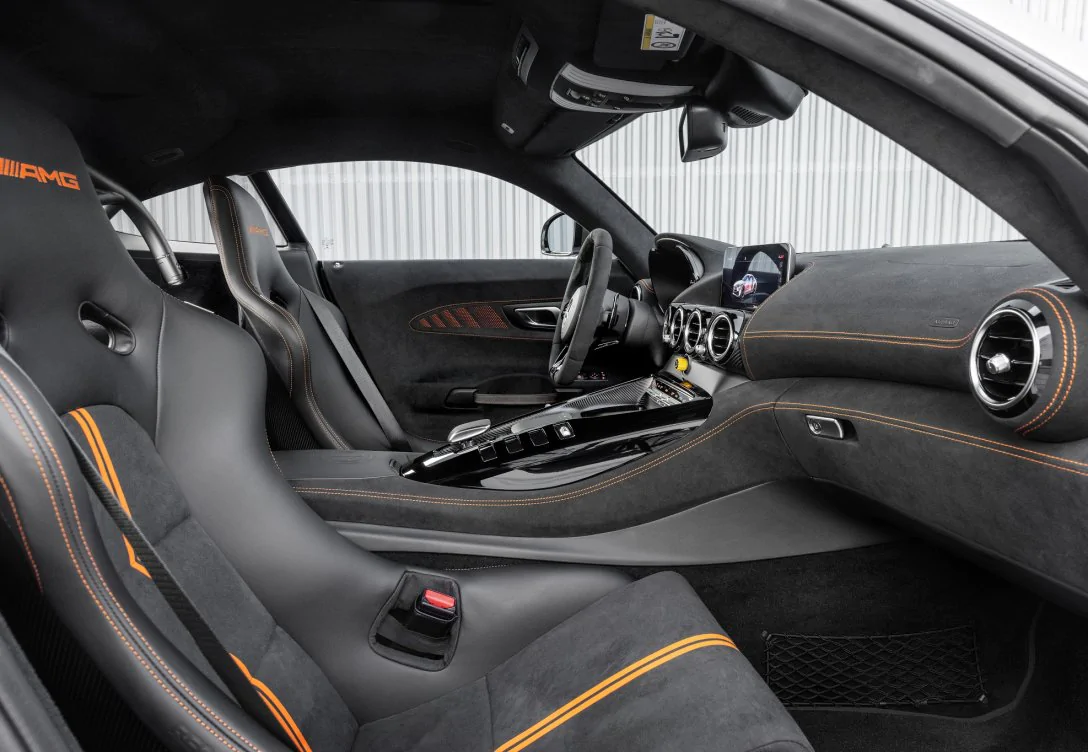 У Києві зняли рідкісний і екстремально дорогий Mercedes AMG GT Black Series