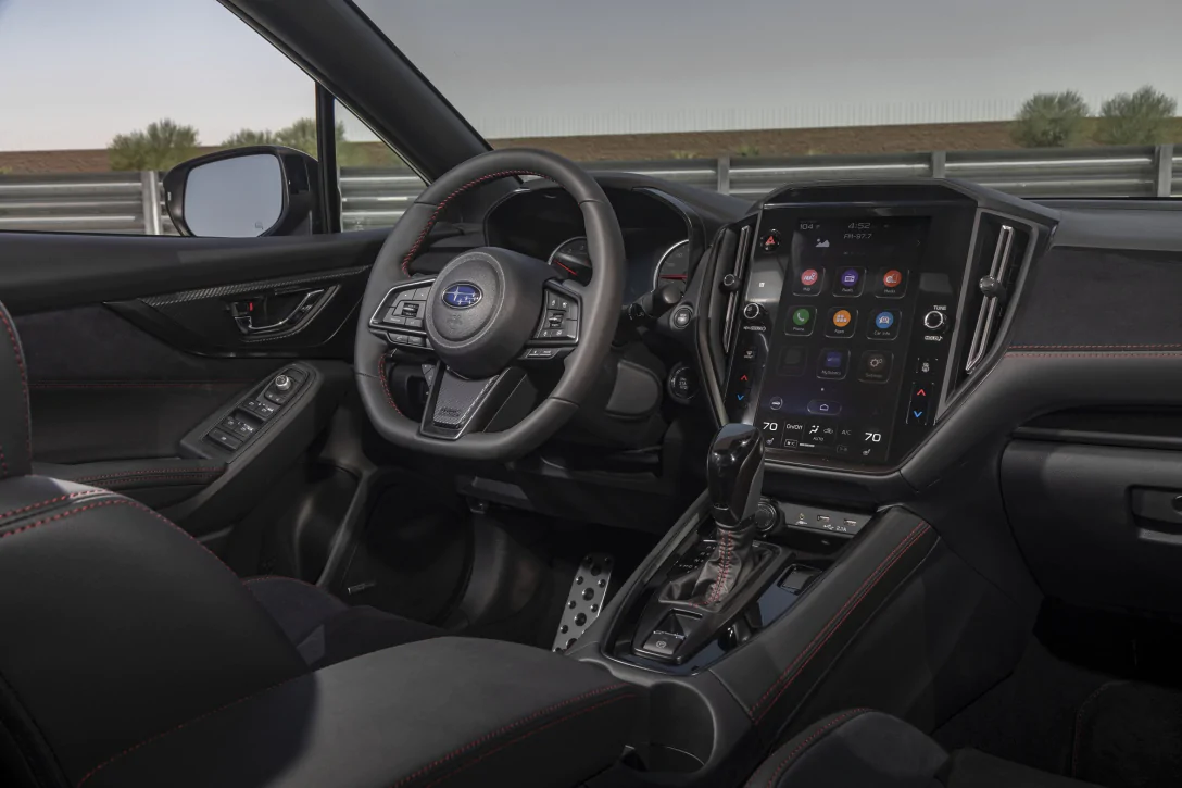 У Києві зняли на фото рідкісний Subaru WRX нового покоління